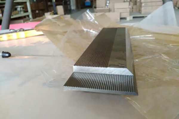 配盖齿纹刀